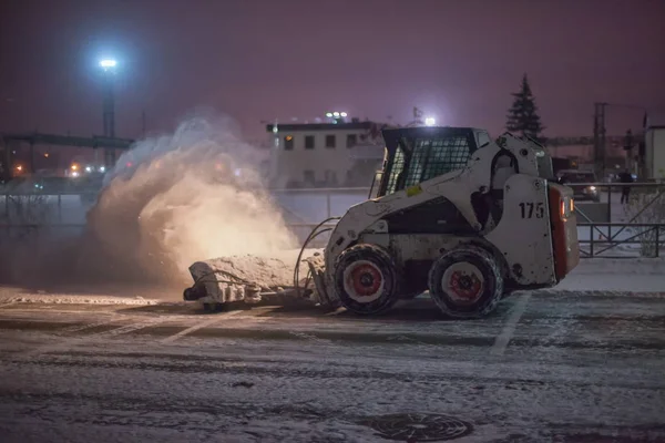 Liten Snöplog Traktor Clearing Yta Väg Älskar — Stockfoto