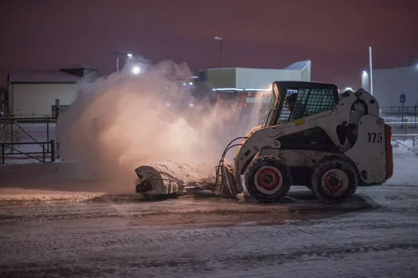 Pequeño Tractor Quitanieves Despejando Superficie Carretera Winte — Foto de Stock