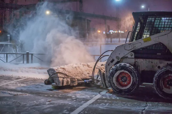 Liten Snöplog Traktor Clearing Yta Väg Älskar — Stockfoto