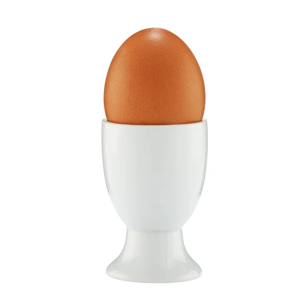 Ei im Eierbecher auf Weiß mit Schneideweg — Stockfoto