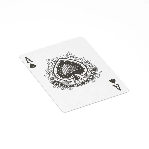 白でカードを演奏するスペードのエース — ストック写真