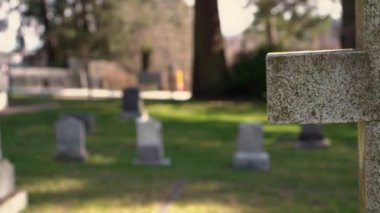 Surrey, Kanada - 21 Şubat 2020: Tarihi Surrey Center Mezarlığındaki eski mezar taşları
