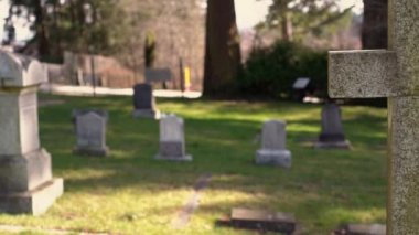 Surrey, Kanada - 21 Şubat 2020: Tarihi Surrey Center Mezarlığındaki eski mezar taşları