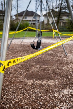 Surrey, Kanada - 29 Mart 2020: Coronavirüs salgını nedeniyle oyun alanı kapatıldı