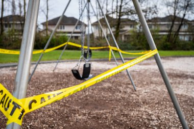 Surrey, Kanada - 29 Mart 2020: Coronavirüs salgını nedeniyle oyun alanı kapatıldı