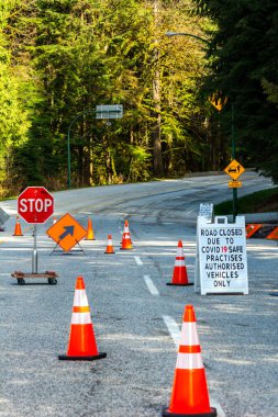 Kuzey Vancouver, Kanada - 7 Nisan 2020: Mt. Covid-19 salgını sırasında Seymour İl Parkı ve kayak alanı