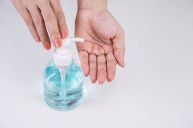 Elleri yıkamak alkolü temiz tutmak virüsü yok etmek