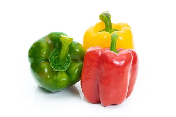 Große Paprika Rot Grün Und Gelb Auf Weißem Hintergrund — Stockfoto