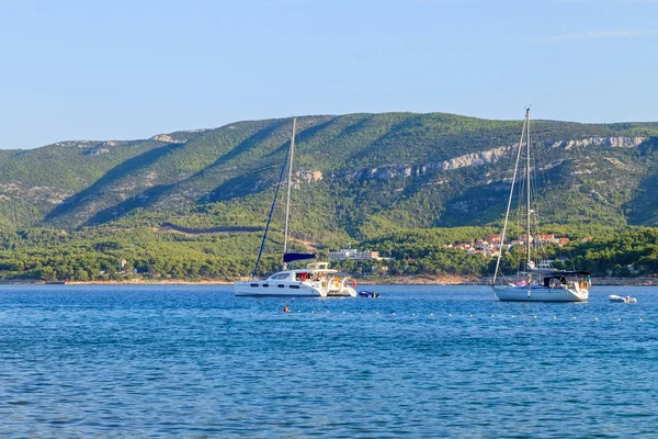 Adriyatik Mavi denizdeki Yelkenliler — Stok fotoğraf