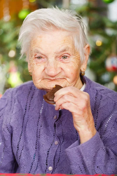 การดูแลผู้สูงอายุที่บ้าน — ภาพถ่ายสต็อก
