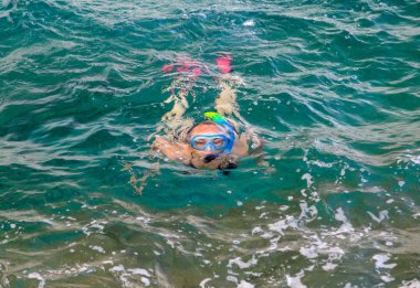 genç kadın Snorkeling 