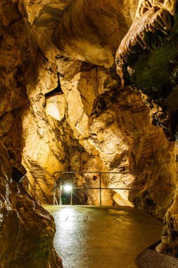 Kireçtaşı mağara sistemi