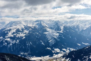 Alpleri'nde kış manzarası