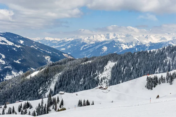 Paysage hivernal dans les Alpes — Photo