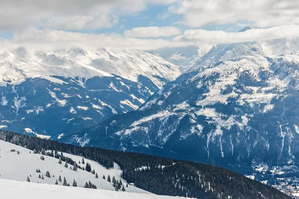 Paysage hivernal dans les Alpes — Photo