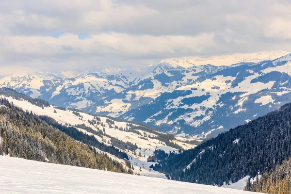 Paysage hivernal dans les Alpes — Photo