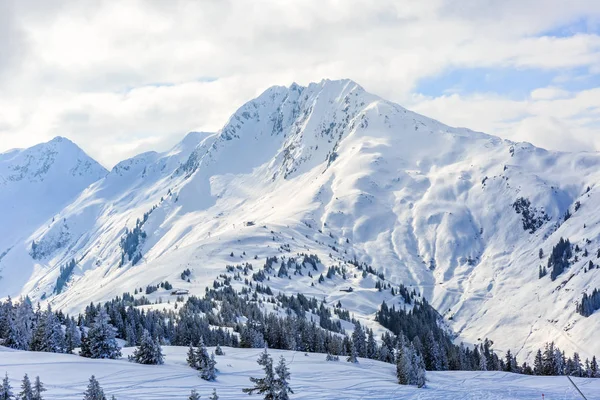 Paysage hivernal dans les Alpes — Photo