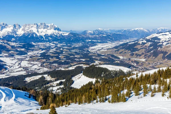 Paesaggio invernale nelle Alpi — Foto Stock