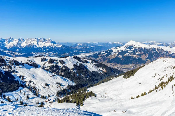 Paesaggio invernale nelle Alpi — Foto Stock