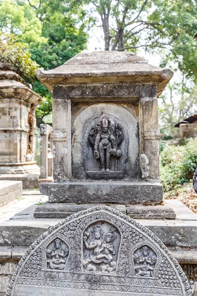 Hinduistická božstva, vytesané do kamene — Stock fotografie