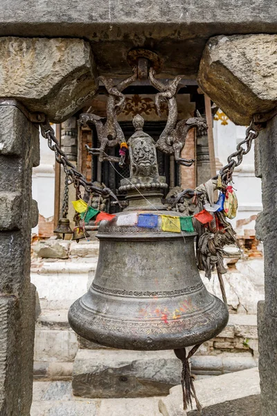 Velký zvon v posvátné místo v Káthmándú — Stock fotografie