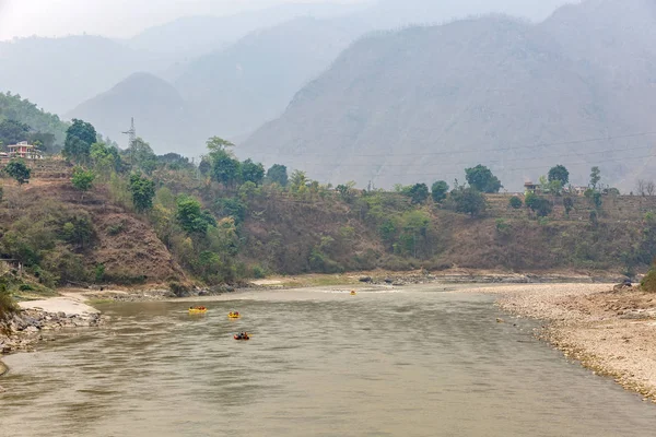 Mountain landscape and rafting on Trishuli river — Stock Photo, Image