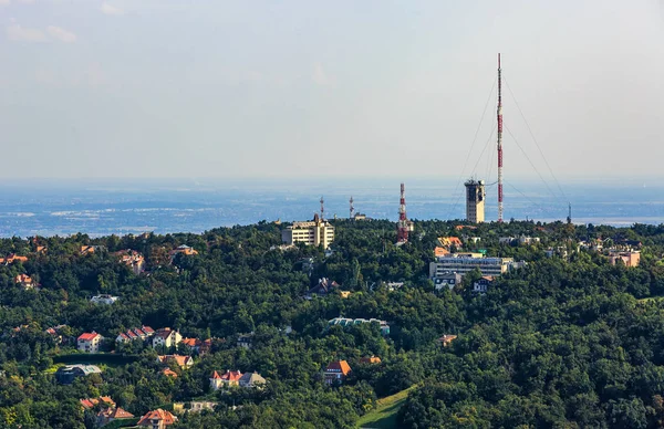 Stadtbild aus Gebäuden und Grünzonen — Stockfoto