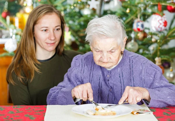 Cuidado de ancianos en el hogar — Foto de Stock