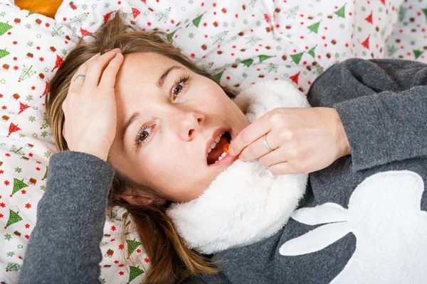 Sjuk kvinna att få influensa — Stockfoto