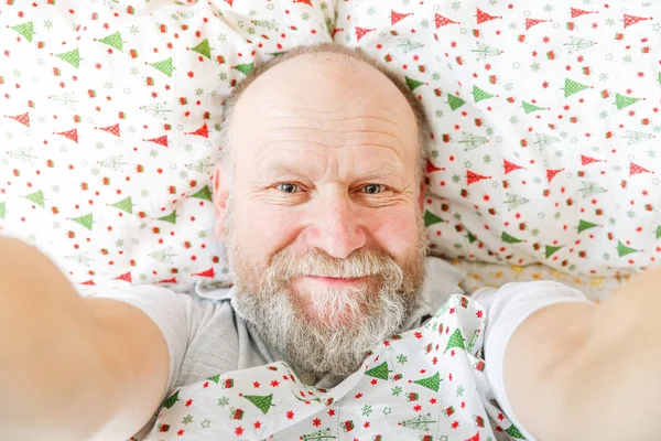 Sorrindo bonito homem idoso — Fotografia de Stock