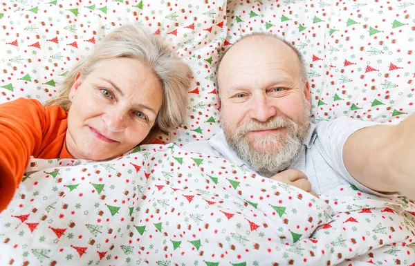 Feliz pareja de ancianos — Foto de Stock