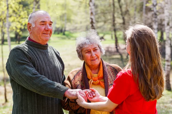 The helping hands — Stock Photo, Image