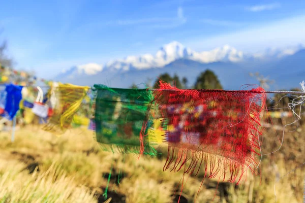 Modlitební praporek na Poon hill v Nepálu — Stock fotografie