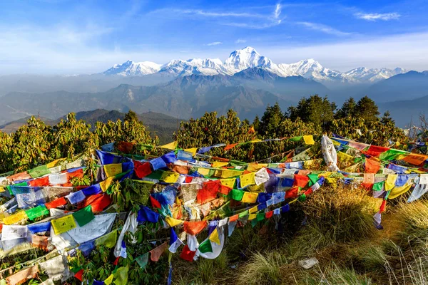 Modlitební praporek na Poon hill v Nepálu — Stock fotografie