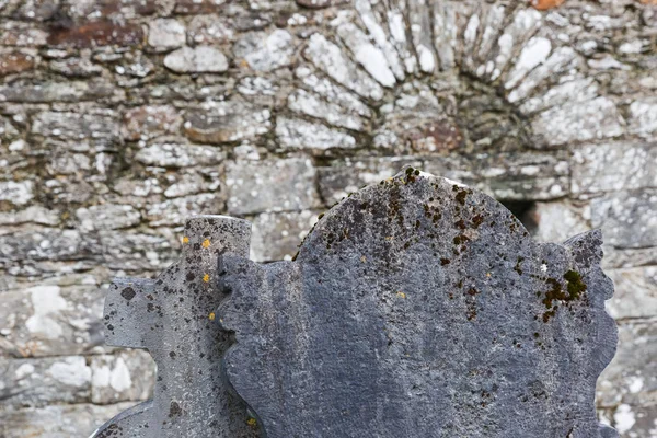 Gris anciennes pierres tombales — Photo