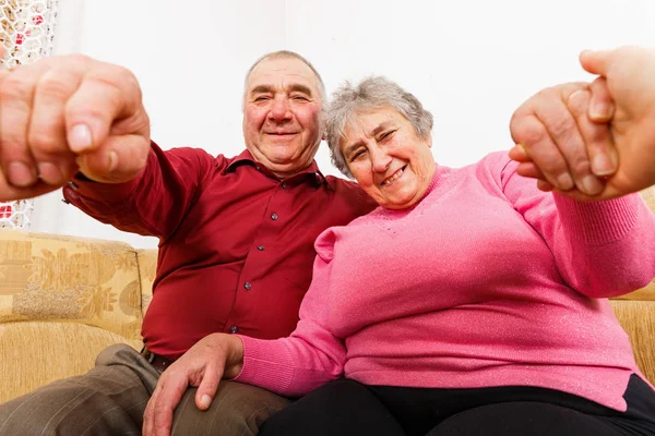 Smiling elderly couple — Stock Photo, Image