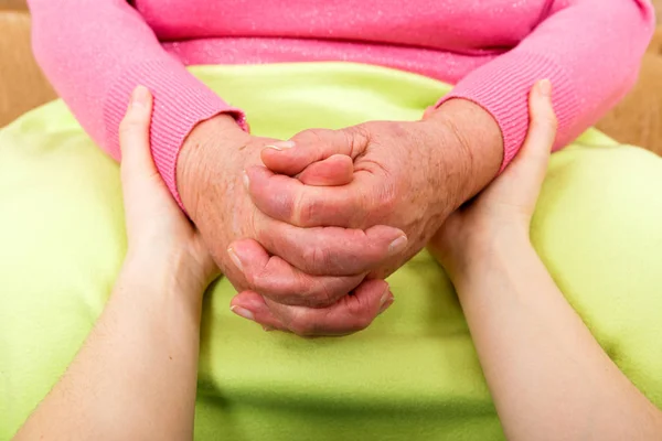 The helping hands — Stock Photo, Image