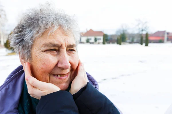 Femme âgée souriante — Photo