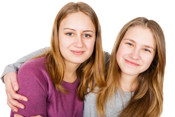 Glückliche junge Schwestern — Stockfoto