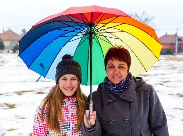 Gelukkige moeder met dochter — Stockfoto