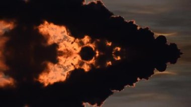 Sera etkisi. Fabrikalar gelen siyah duman. Hava kirliliği. Yansıma