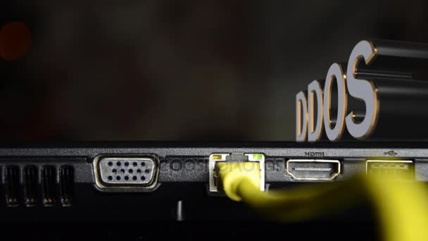 Il concetto di pericolo. Hacking computer da attacchi DDoS — Video Stock