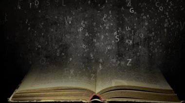 Harfler uçan ile eski kitap.