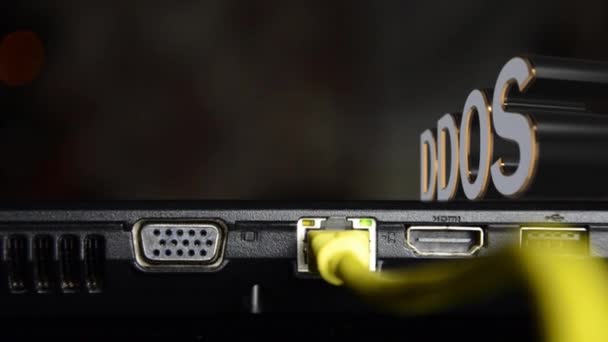 O conceito de perigo. Hacking computadores por ataques DDoS — Vídeo de Stock