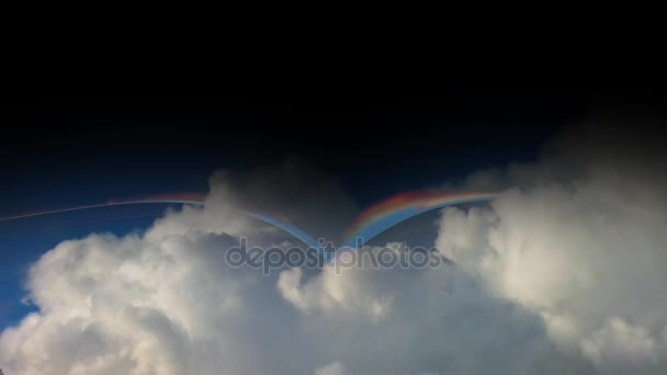 Het boek is vliegen in de wolken. Verhalen en dromen in de wolken — Stockvideo