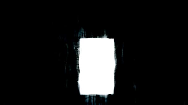 Komor ajtó. Misztikus ajtó. Fény a sötétben. — Stock videók