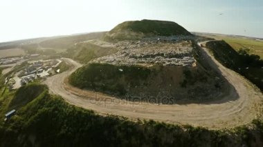 Şehir dökümü Evsel Atık. Uçuş üzerinde depolama. Aile içi atık mezar.