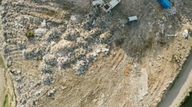 Şehir dökümü Evsel Atık. Uçuş üzerinde depolama