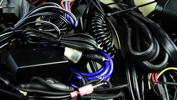 Différents fils. Électrique, télécommunications, téléphone. Nombreux fils .