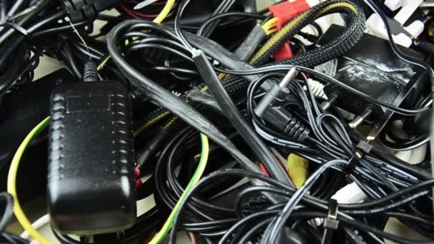 Différents fils. Électrique, télécommunications, téléphone. Nombreux fils .